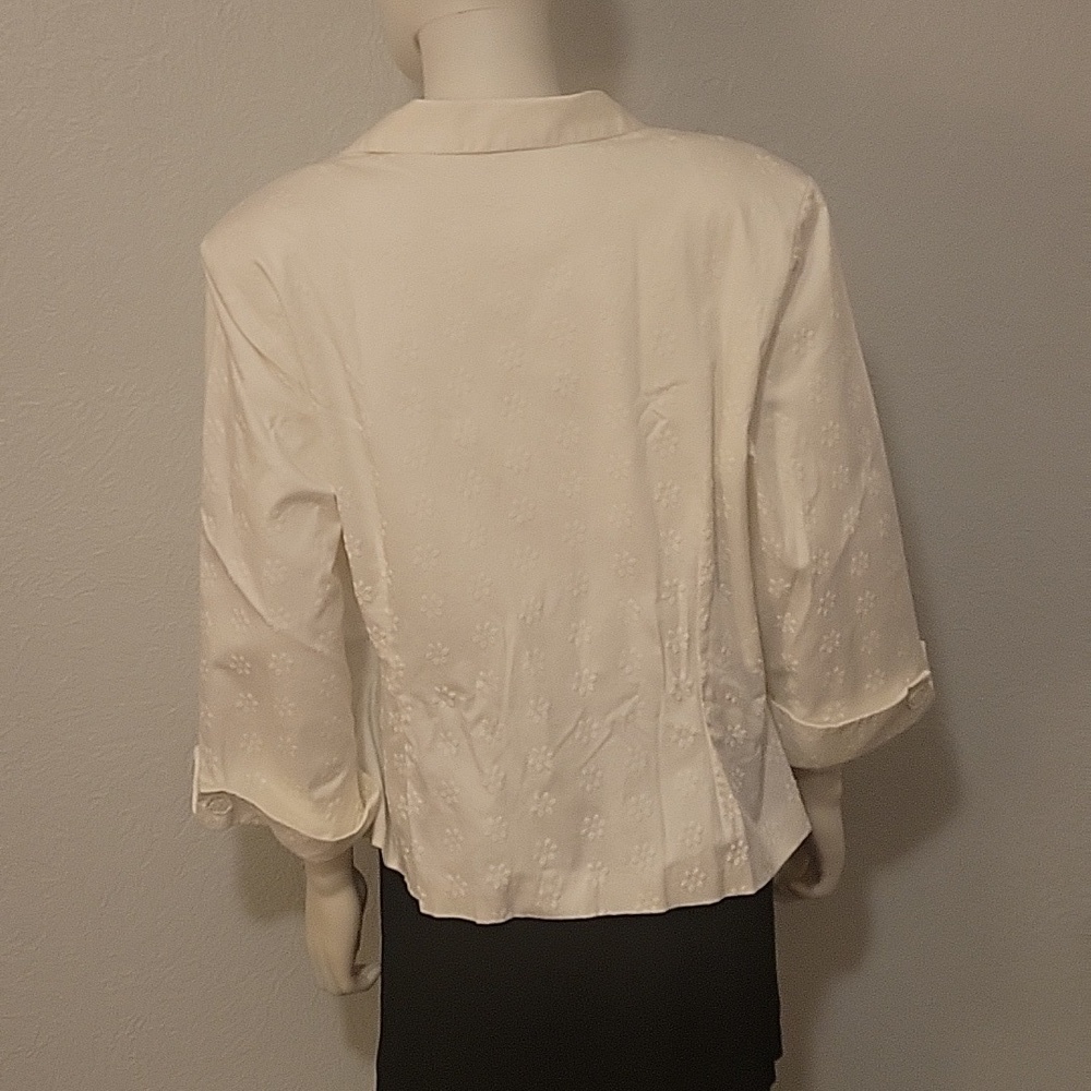 π
ΊDRESSBARN 1980s White Floral Textured Coquette Blazer Shacket - Picture 5 of 10